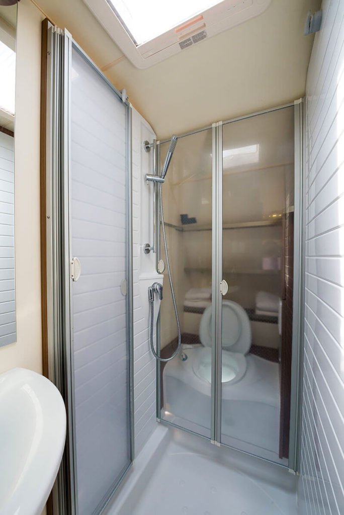 מקלחת ושירותים דגם בניאס