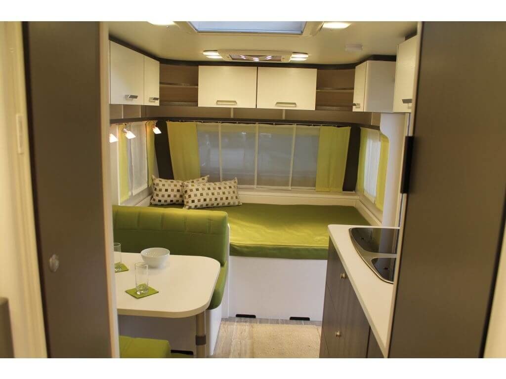 קרוואן גדול ל-6 נפשות