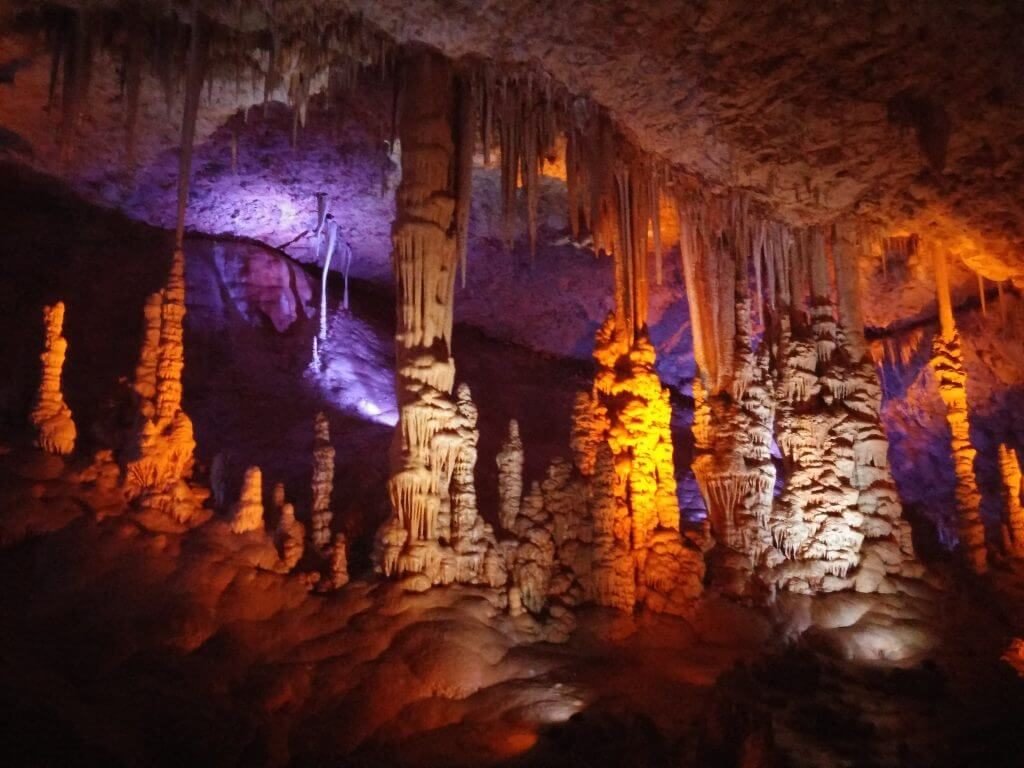 חניון מערת נטיפים